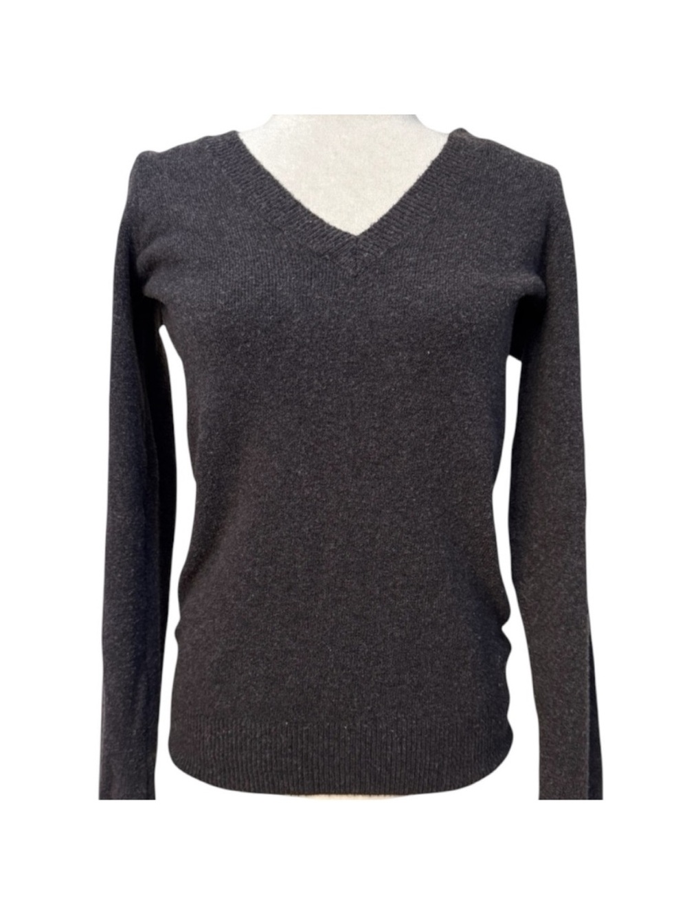 Gap Women's Charcoal Gray V-Neck Sweater - Size M!